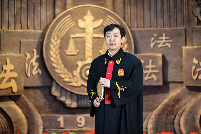 全國法院辦案標(biāo)兵、沈陽中院賈宏斌 (1)