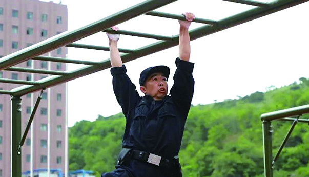 挑戰(zhàn)水平云梯 劉子銘、侯小林 攝